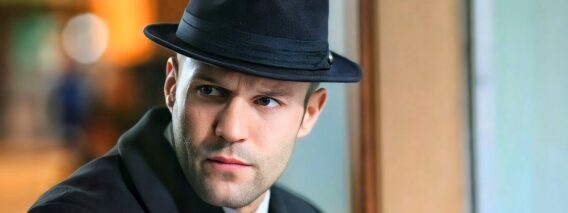 شخص نصاب بيستغل اخوه المريض وبيراهن عليه في لعبة الموت وبيكسب من وراه فلوس كتير-ملخص فيلم (13)