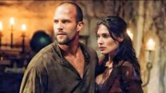 فلاح بسيط بيكتشف بعد ٣٠ سنه ان هو ابن الملك وبيحرر المملكة من ساحر خطير-ملخصIn The Name Of The King